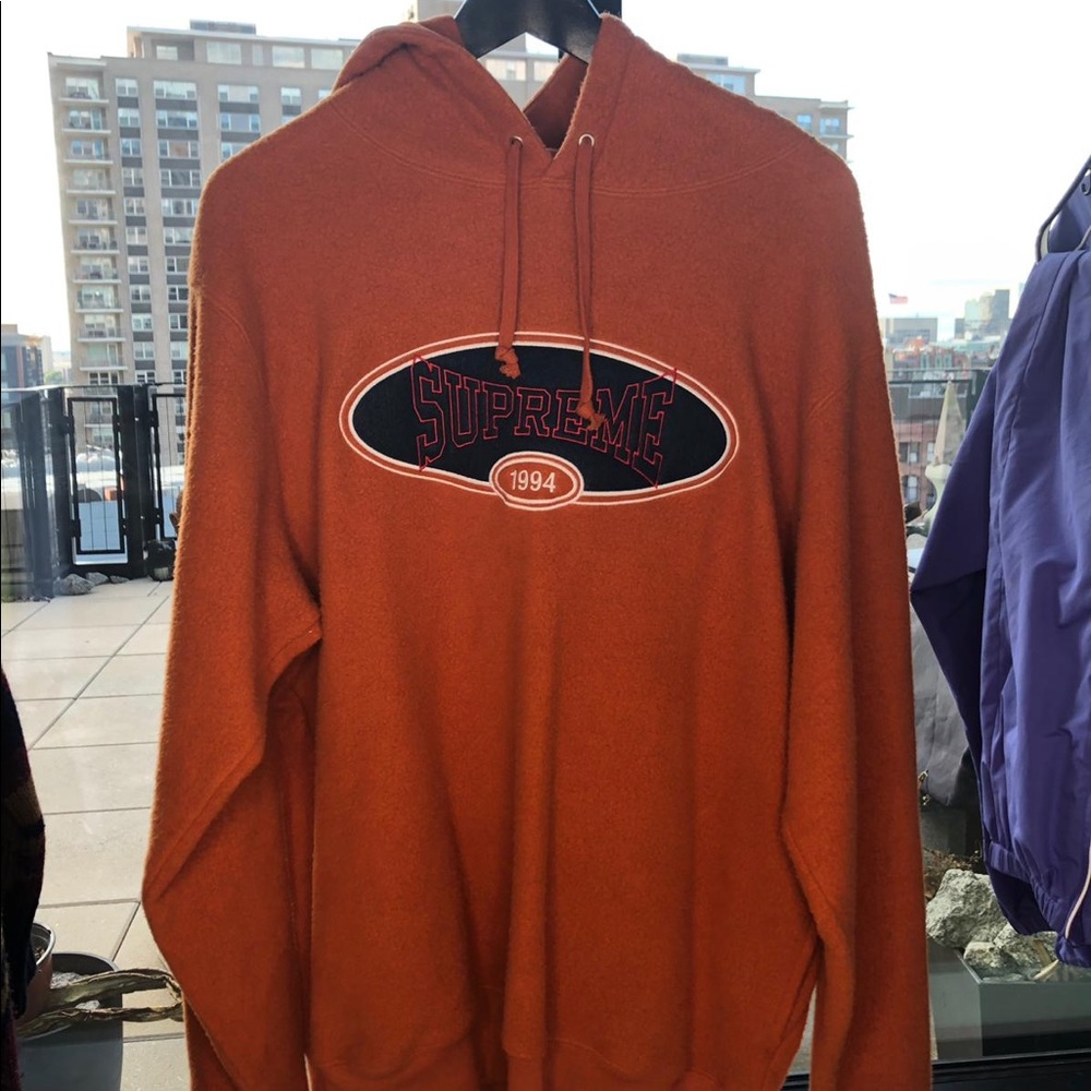 SUPREME HOODY
